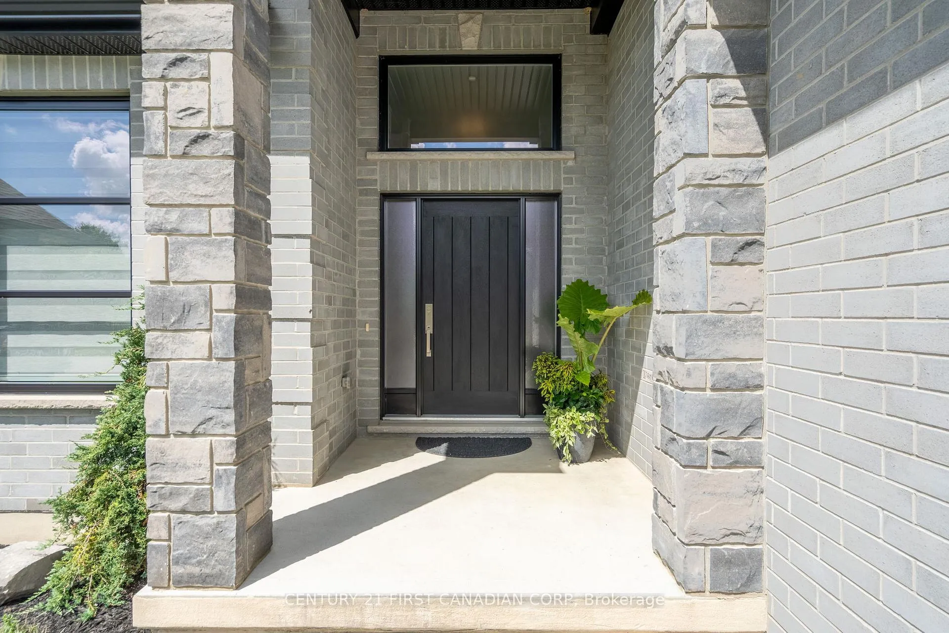 Photo 8 of 16 Foxborough Place, Thames Centre, Thorndale — HOMEH