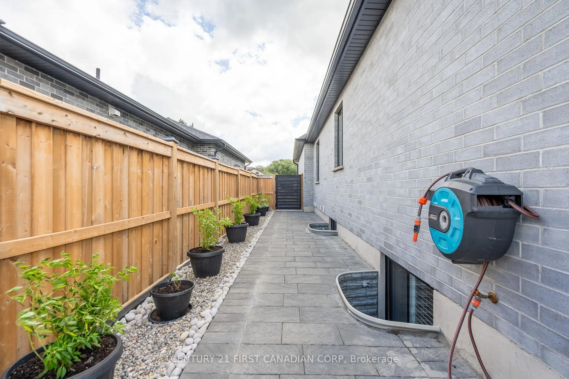 Photo 38 of 16 Foxborough Place, Thames Centre, Thorndale — HOMEH