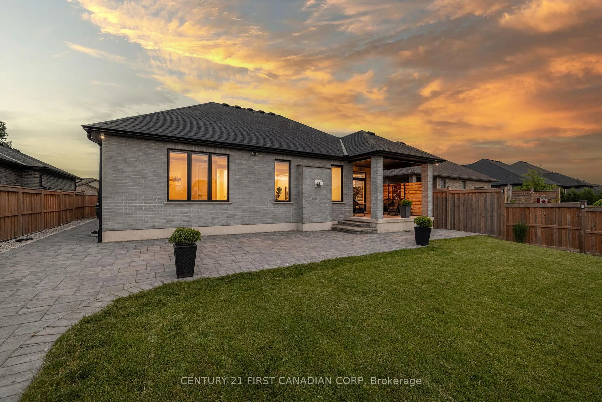 Photo 46 of 16 Foxborough Place, Thames Centre, Thorndale — HOMEH