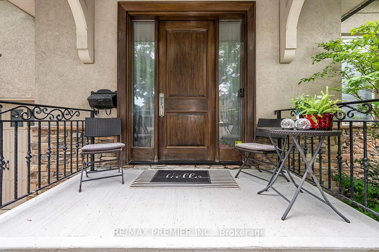 Photo 3 of 35 Yorkdale Crescent, North York, Humberlea-Pelmo Park — HOMEH