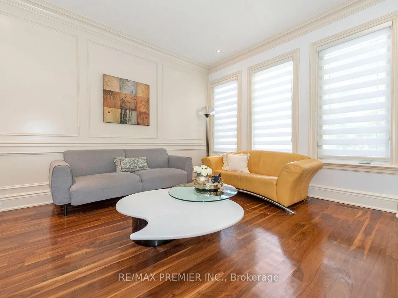 Photo 7 of 35 Yorkdale Crescent, North York, Humberlea-Pelmo Park — HOMEH
