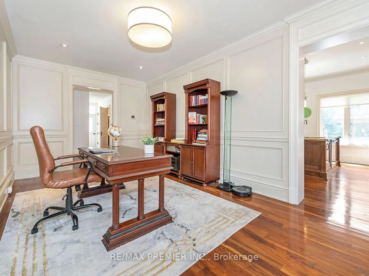 Photo 8 of 35 Yorkdale Crescent, North York, Humberlea-Pelmo Park — HOMEH