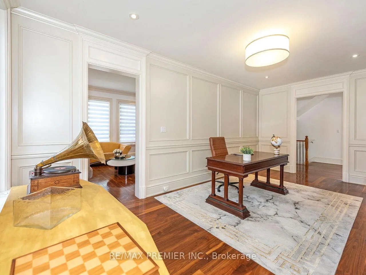 Photo 9 of 35 Yorkdale Crescent, North York, Humberlea-Pelmo Park — HOMEH