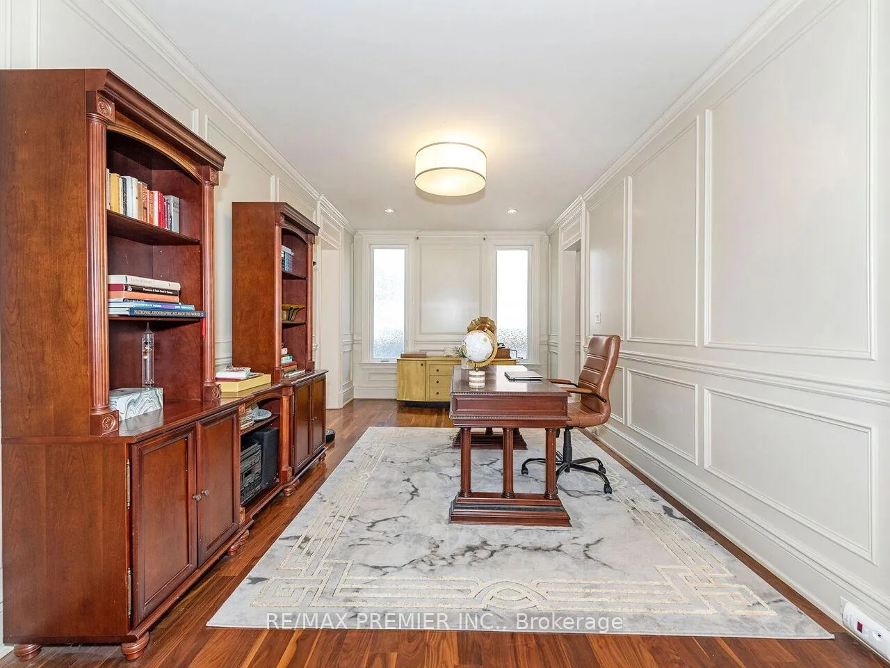 Photo 10 of 35 Yorkdale Crescent, North York, Humberlea-Pelmo Park — HOMEH