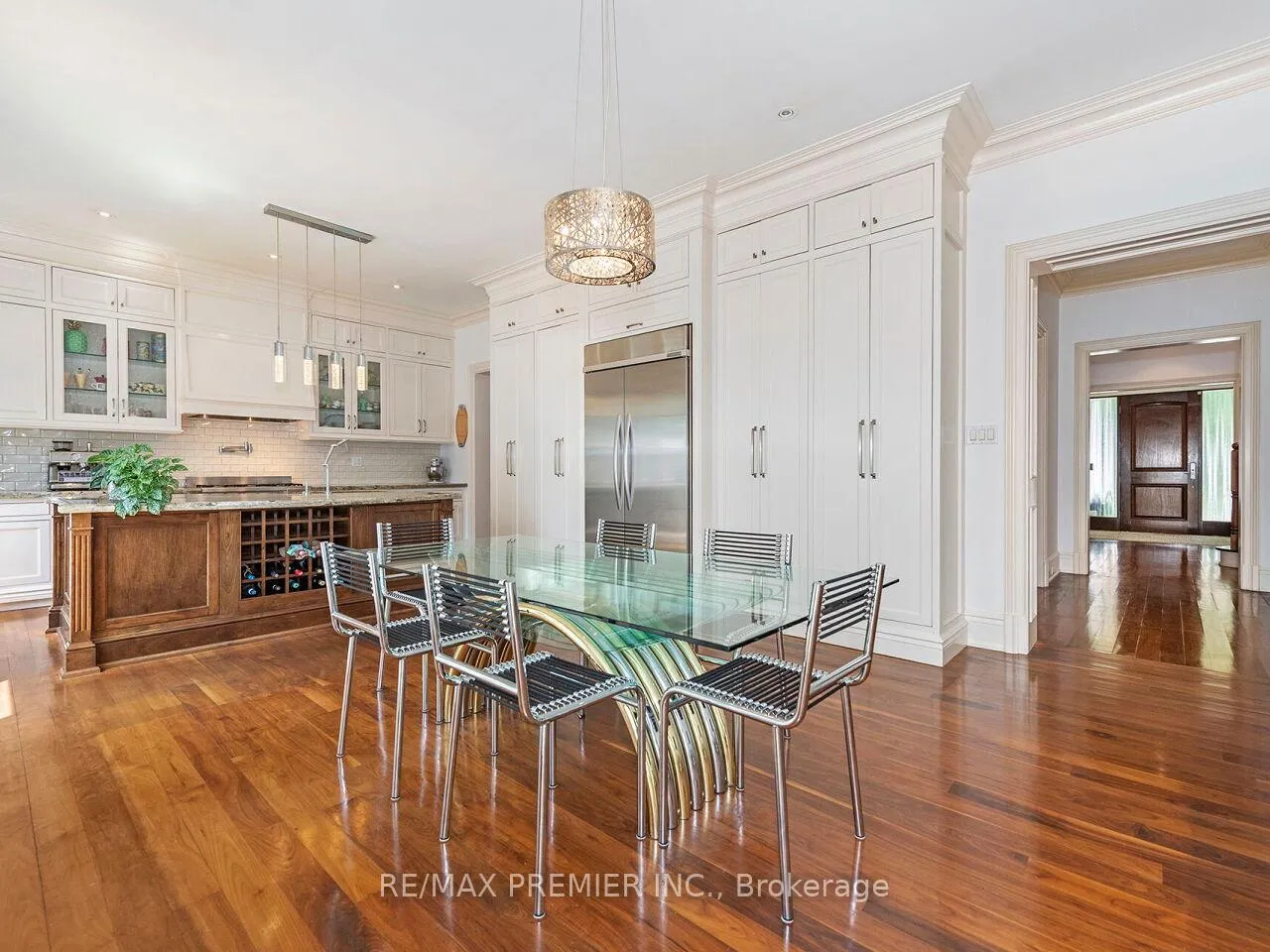 Photo 16 of 35 Yorkdale Crescent, North York, Humberlea-Pelmo Park — HOMEH
