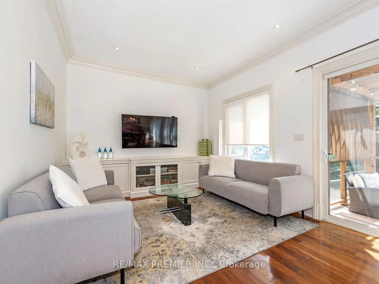 Photo 17 of 35 Yorkdale Crescent, North York, Humberlea-Pelmo Park — HOMEH