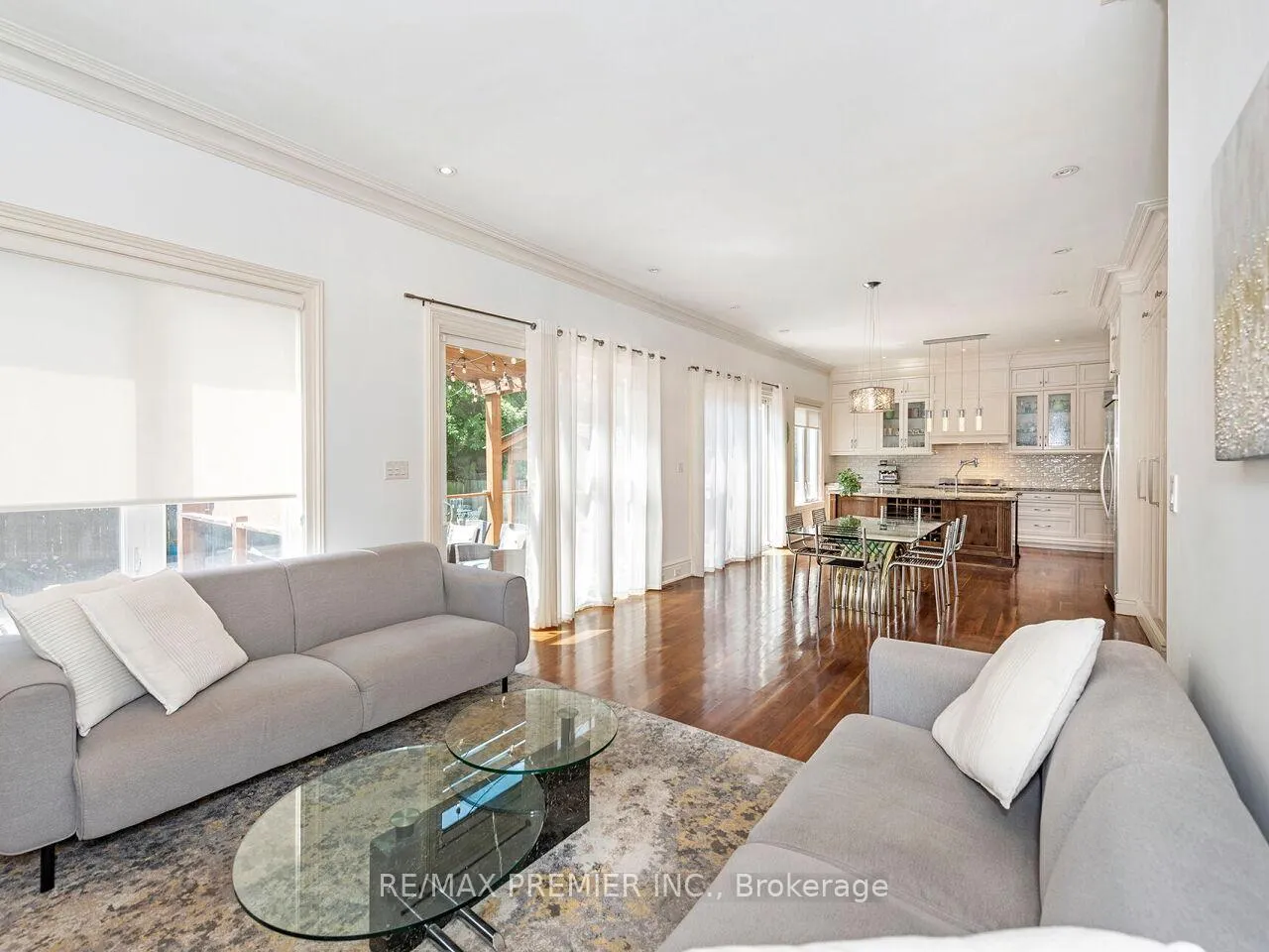 Photo 18 of 35 Yorkdale Crescent, North York, Humberlea-Pelmo Park — HOMEH