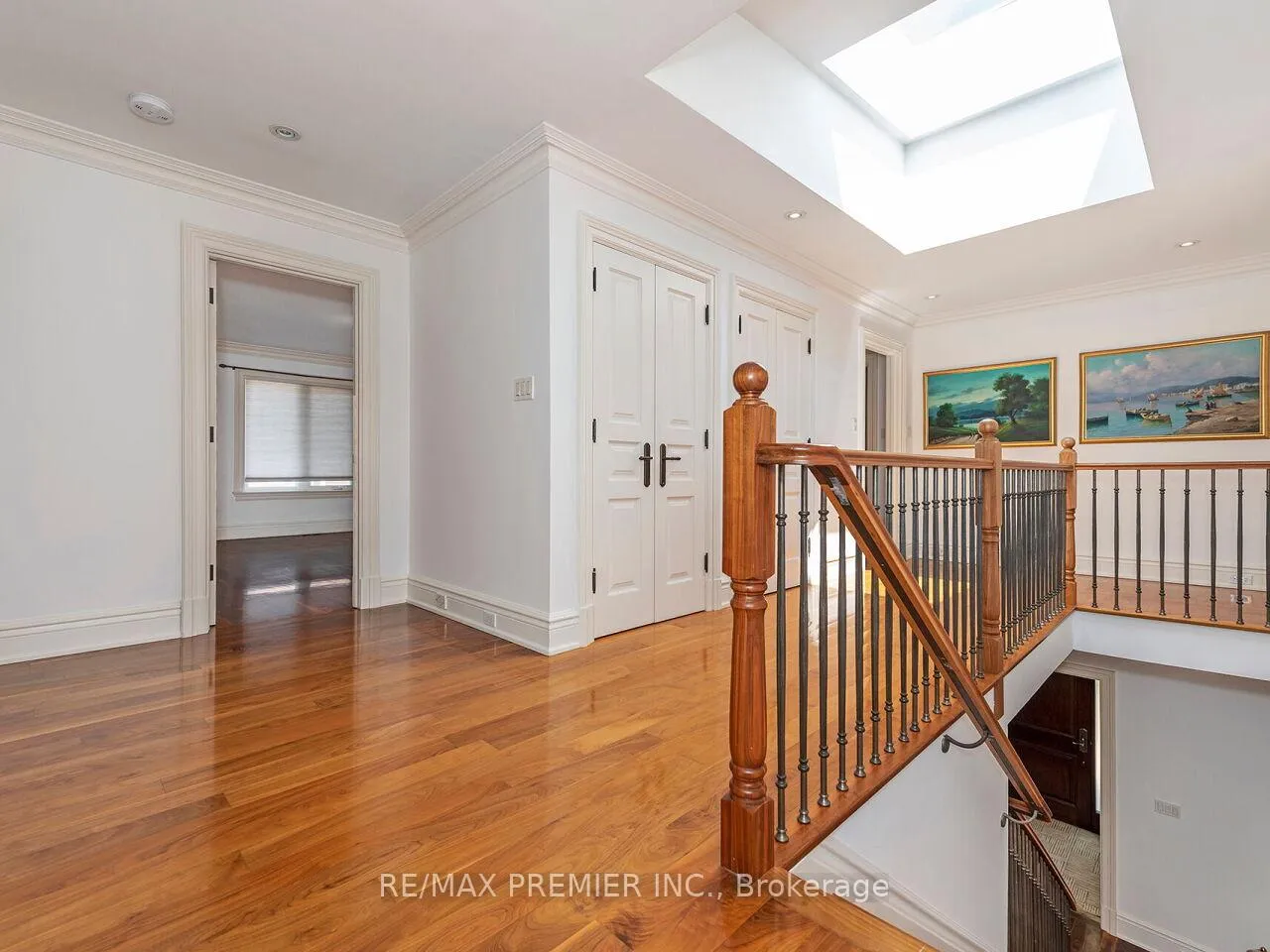 Photo 19 of 35 Yorkdale Crescent, North York, Humberlea-Pelmo Park — HOMEH