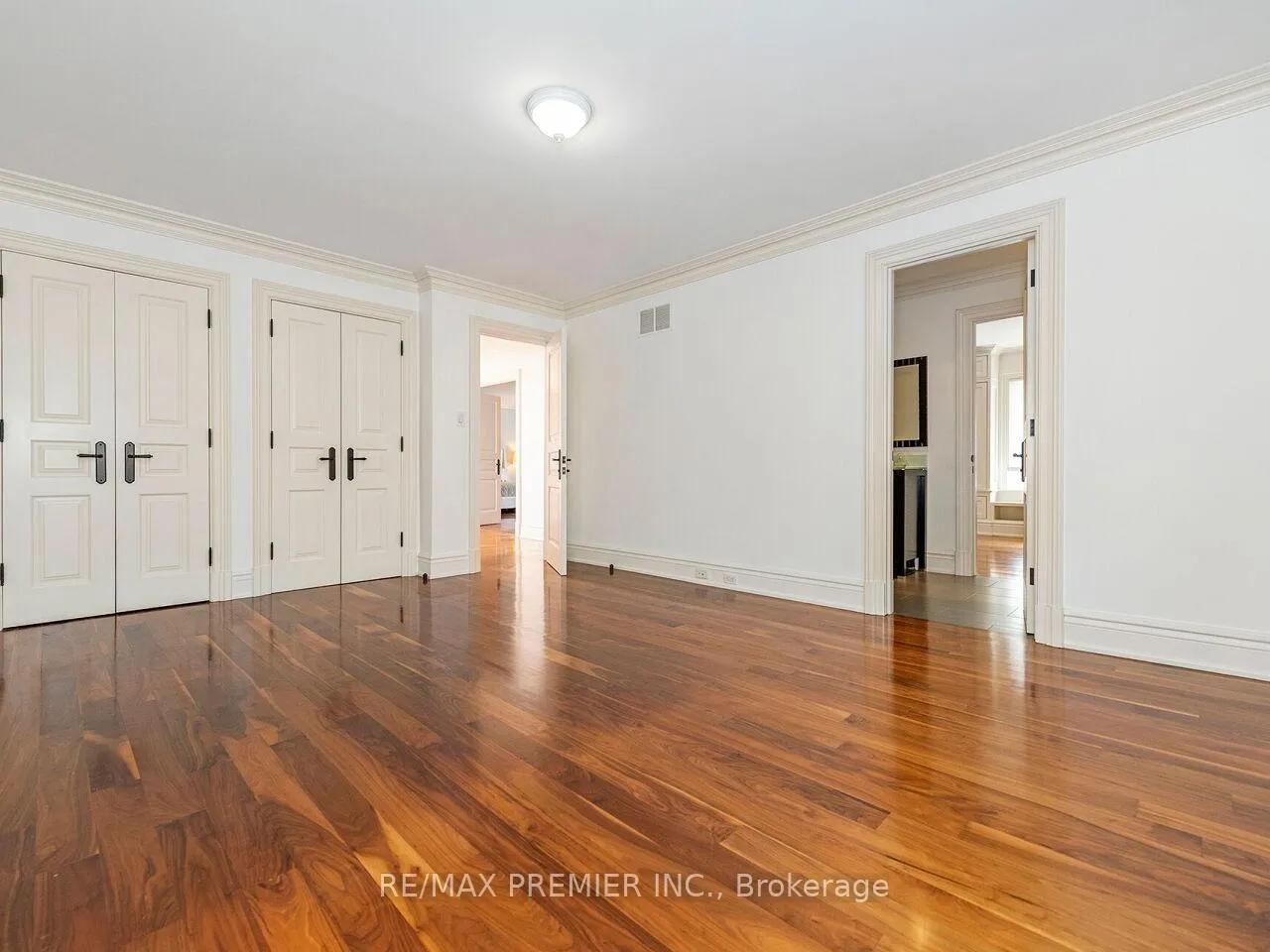 Photo 26 of 35 Yorkdale Crescent, North York, Humberlea-Pelmo Park — HOMEH