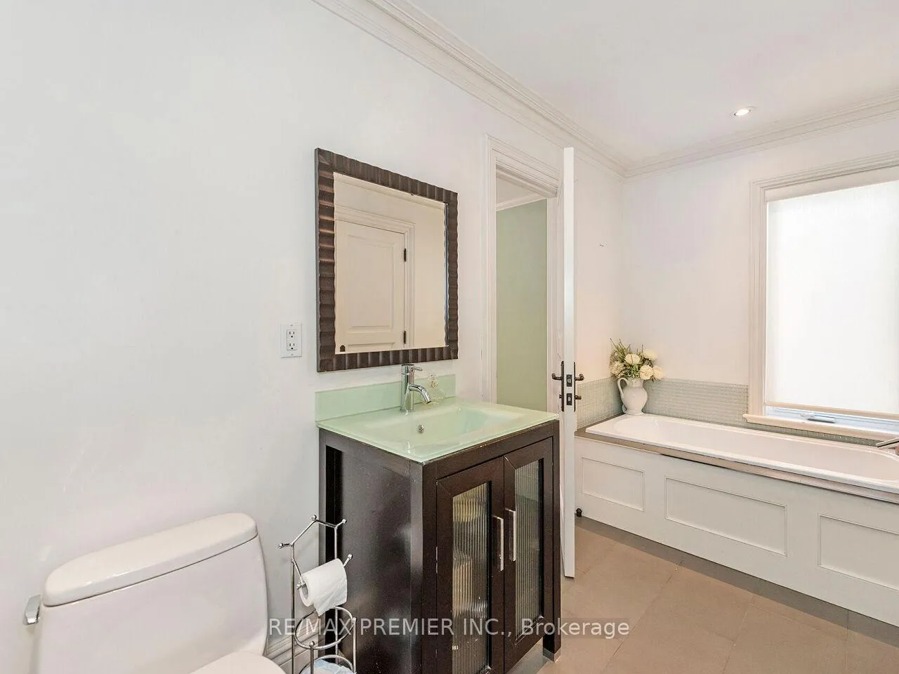 Photo 27 of 35 Yorkdale Crescent, North York, Humberlea-Pelmo Park — HOMEH