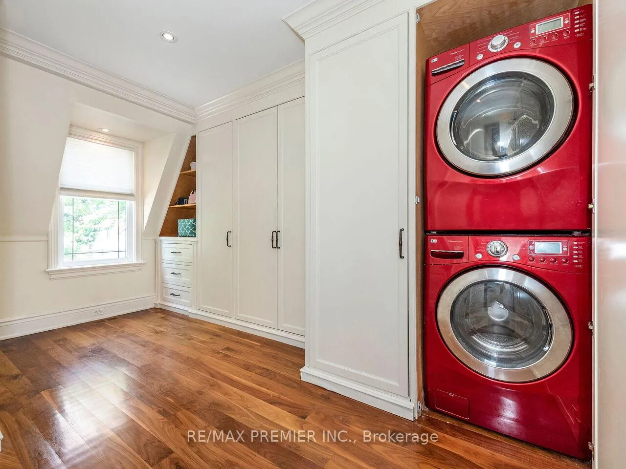 Photo 29 of 35 Yorkdale Crescent, North York, Humberlea-Pelmo Park — HOMEH