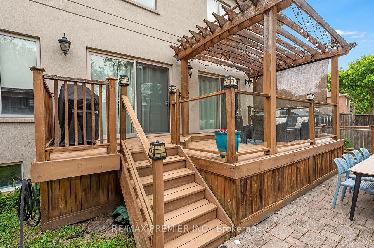 Photo 38 of 35 Yorkdale Crescent, North York, Humberlea-Pelmo Park — HOMEH