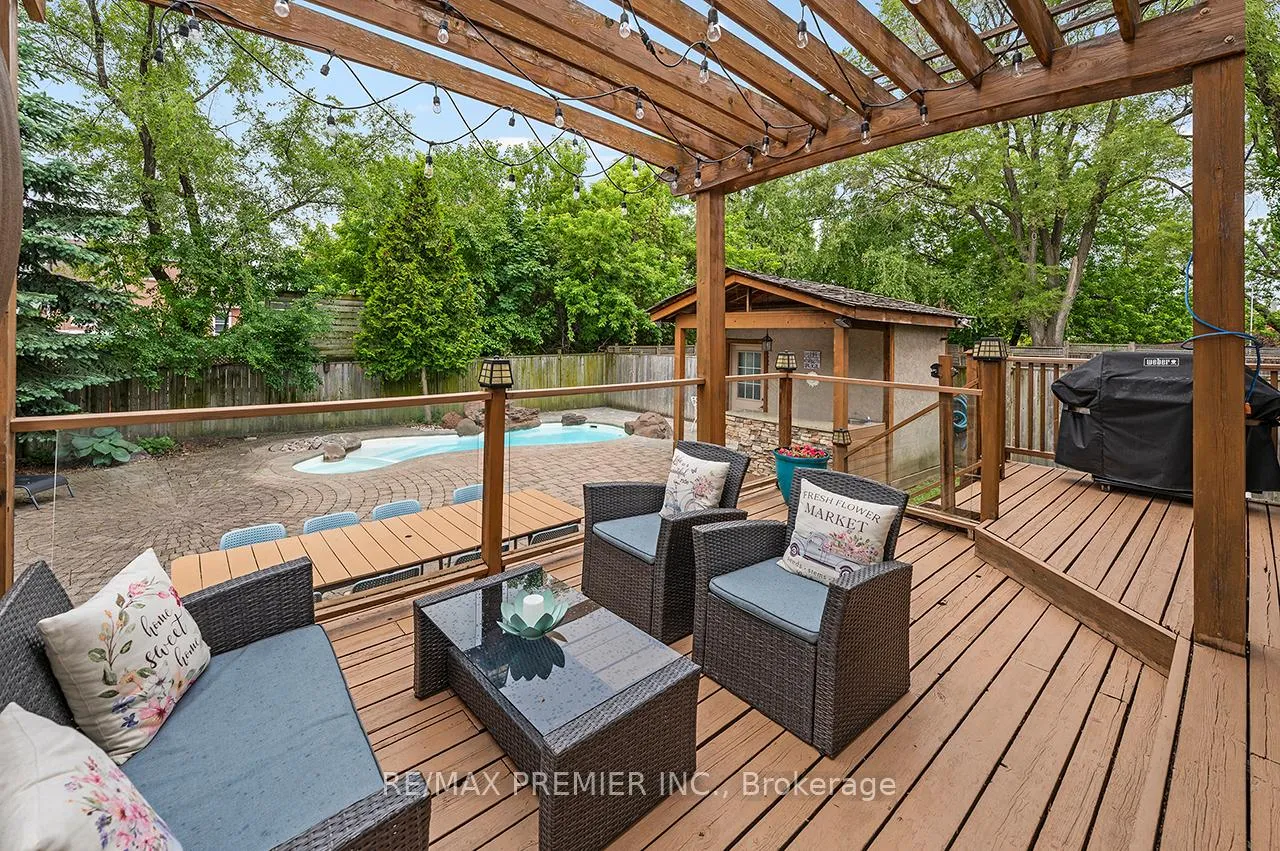 Photo 39 of 35 Yorkdale Crescent, North York, Humberlea-Pelmo Park — HOMEH