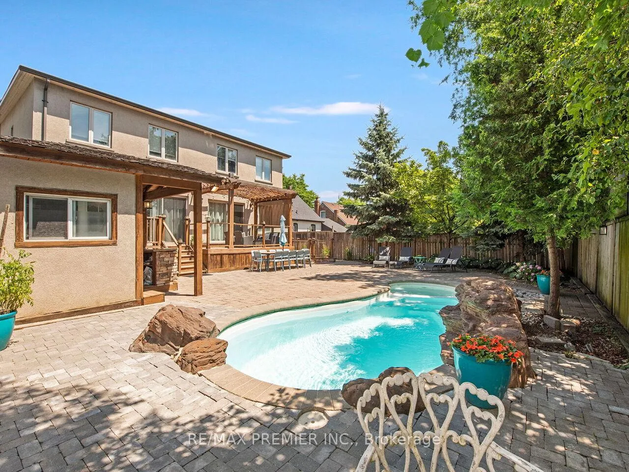 Photo 42 of 35 Yorkdale Crescent, North York, Humberlea-Pelmo Park — HOMEH