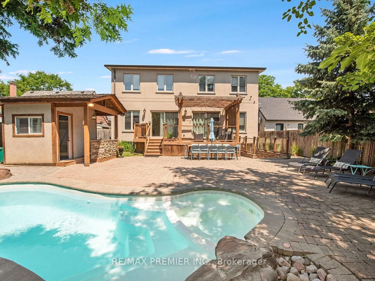 Photo 43 of 35 Yorkdale Crescent, North York, Humberlea-Pelmo Park — HOMEH