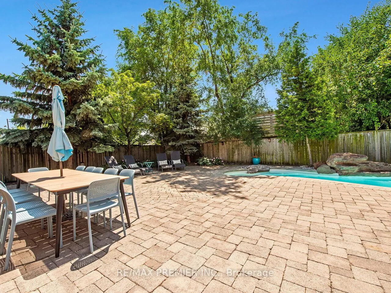 Photo 44 of 35 Yorkdale Crescent, North York, Humberlea-Pelmo Park — HOMEH