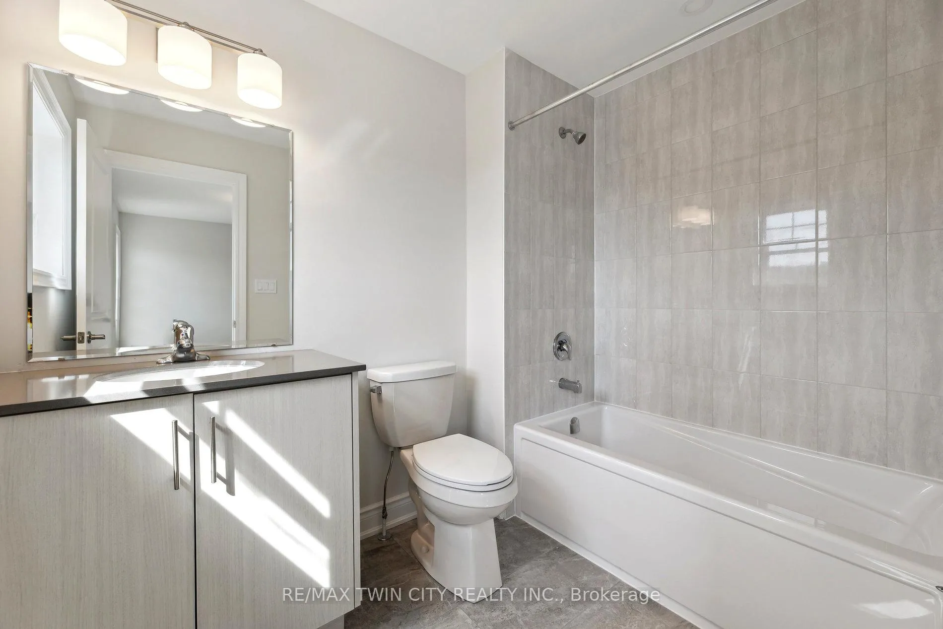 Photo 7 of 1083 Rippingale Trail, Peterborough, Northcrest Ward 5 — HOMEH
