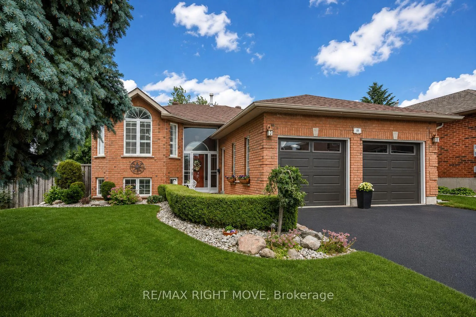 Photo 2 of 89 Carter Crescent, Orillia — HOMEH