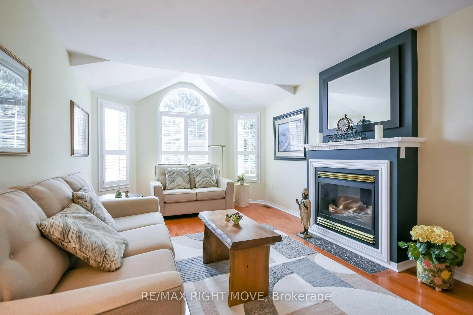 Photo 3 of 89 Carter Crescent, Orillia — HOMEH