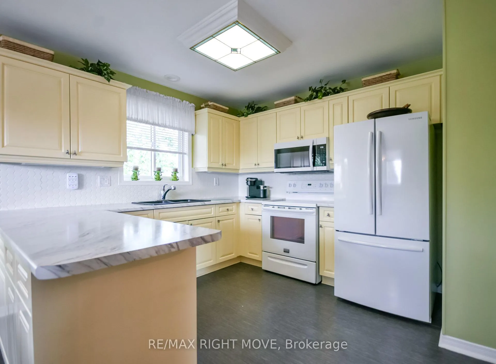 Photo 7 of 89 Carter Crescent, Orillia — HOMEH