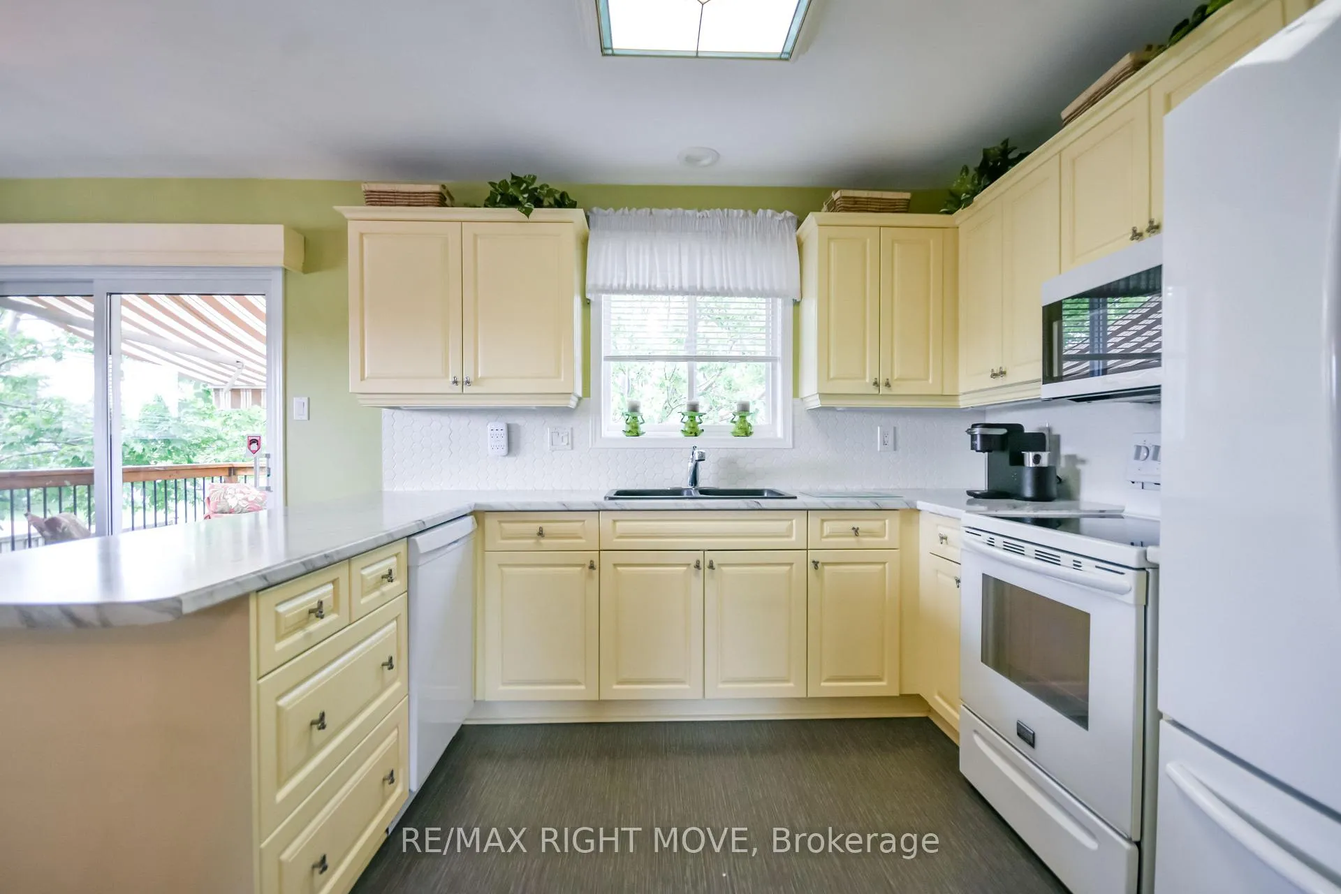 Photo 8 of 89 Carter Crescent, Orillia — HOMEH