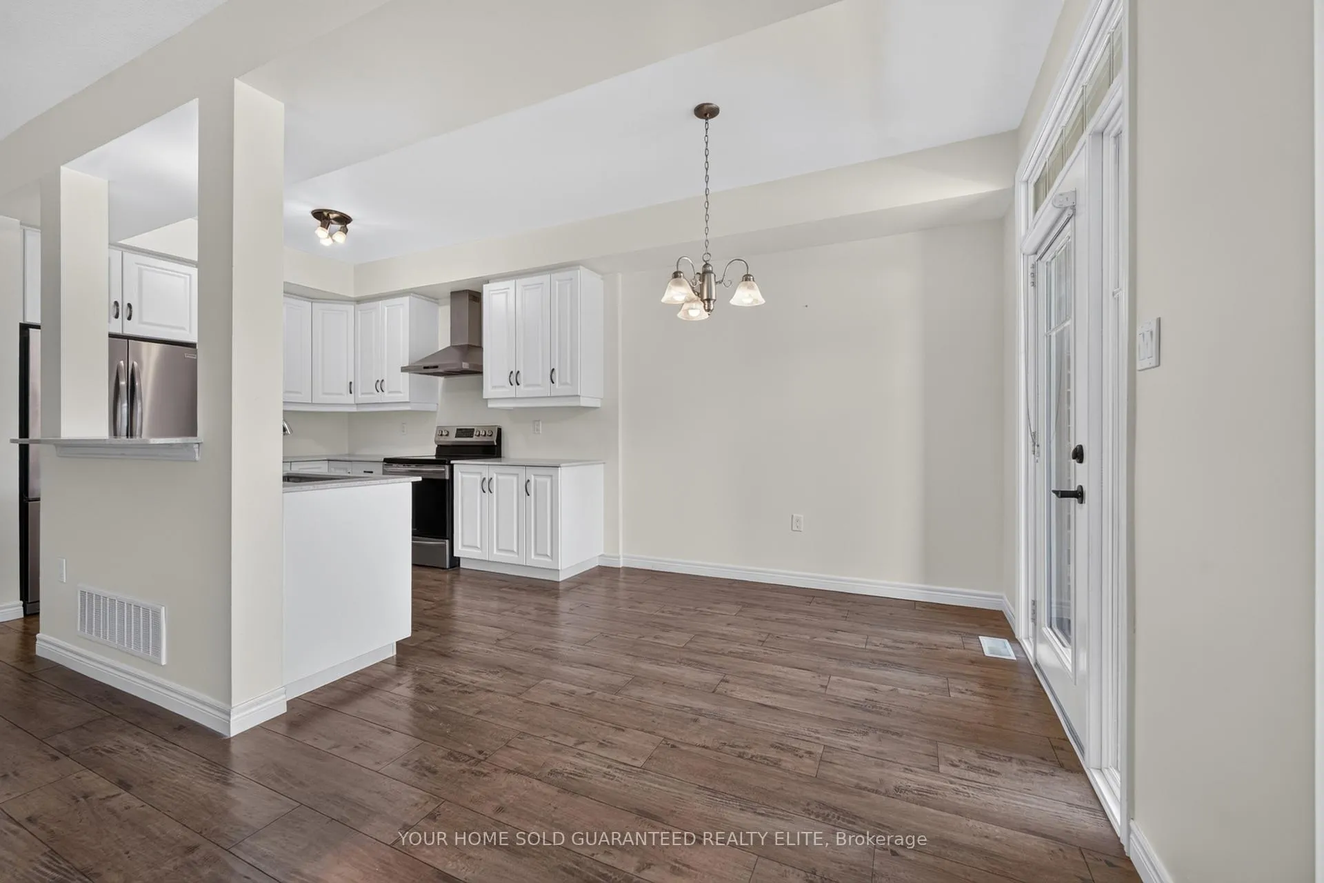 Photo 4 of 114 Dunrobin Lane, Grimsby, Grimsby Beach — HOMEH