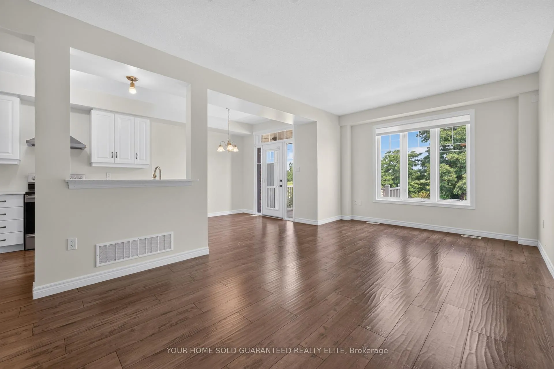 Photo 6 of 114 Dunrobin Lane, Grimsby, Grimsby Beach — HOMEH