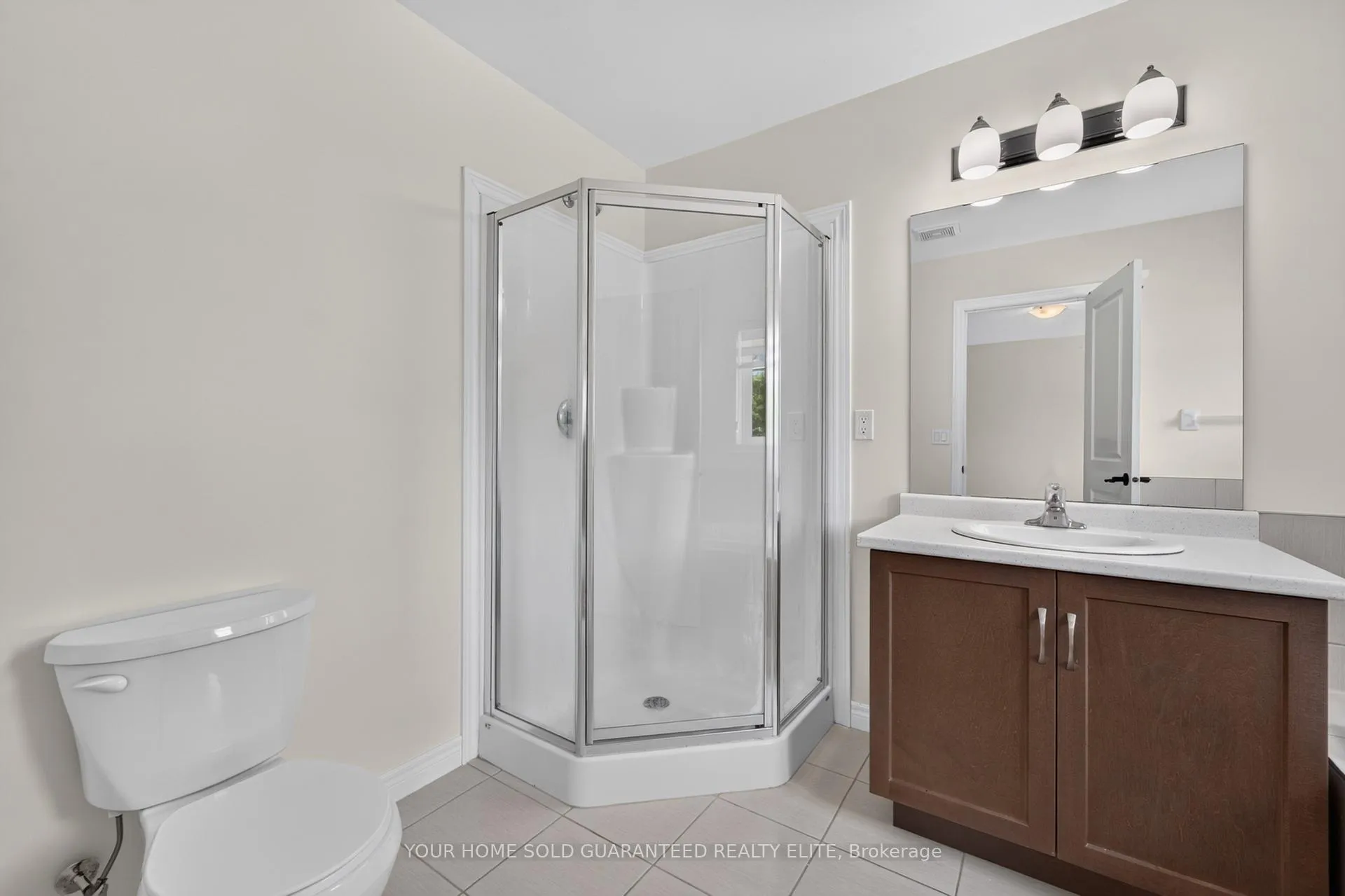 Photo 16 of 114 Dunrobin Lane, Grimsby, Grimsby Beach — HOMEH