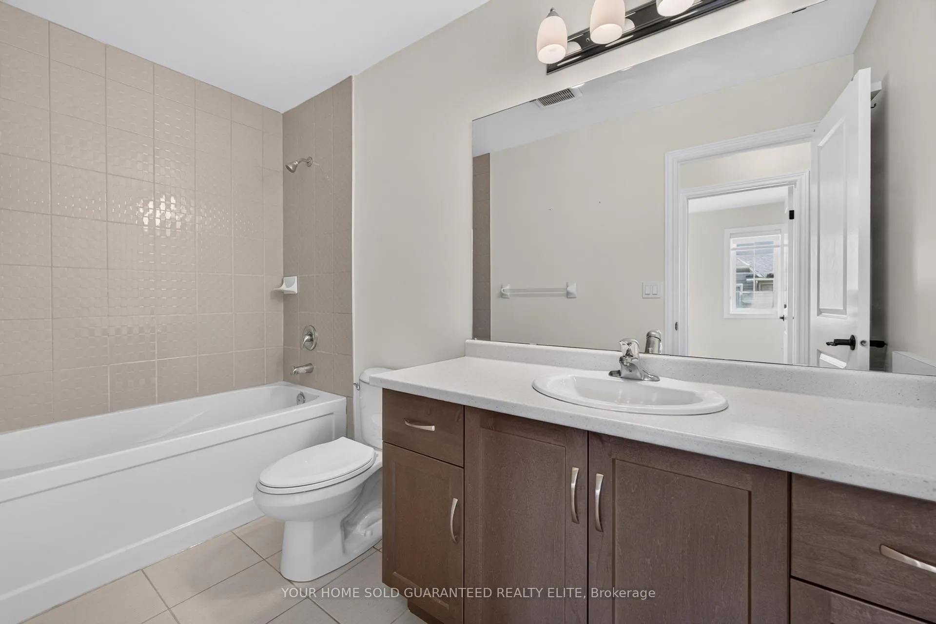 Photo 21 of 114 Dunrobin Lane, Grimsby, Grimsby Beach — HOMEH