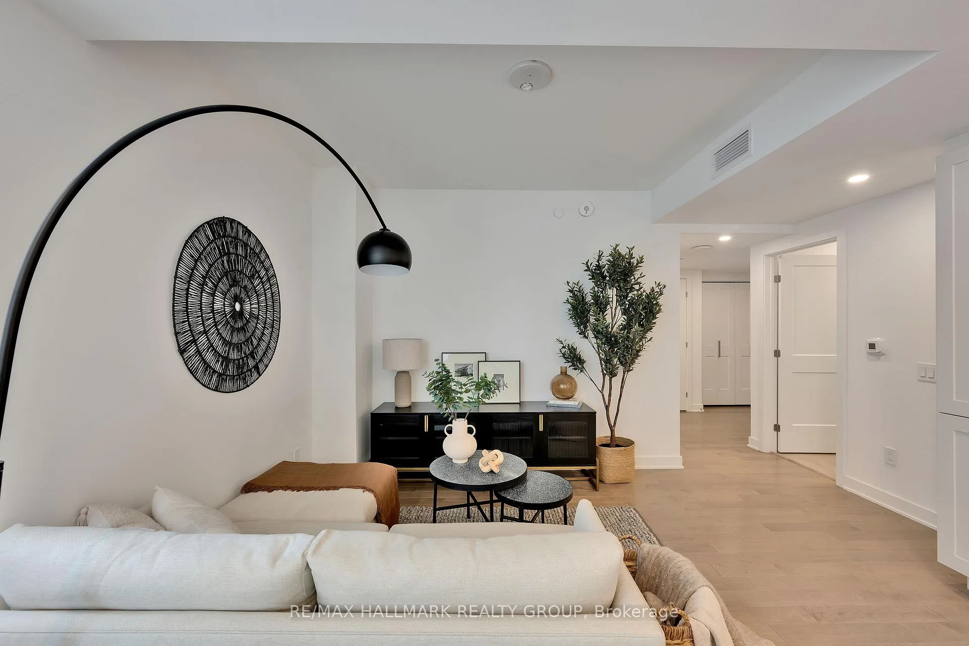 Photo 2 of Unit 1406, 340 Queen Street, Ottawa, Ottawa Centre — HOMEH