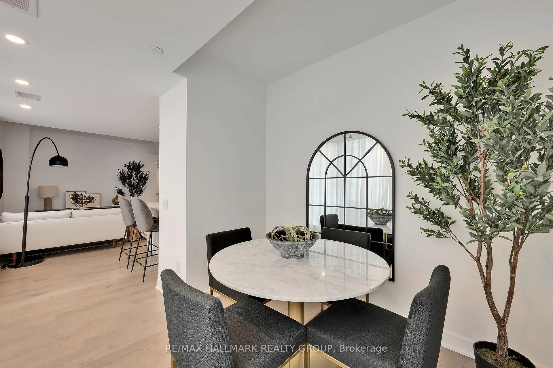 Photo 3 of Unit 1406, 340 Queen Street, Ottawa, Ottawa Centre — HOMEH