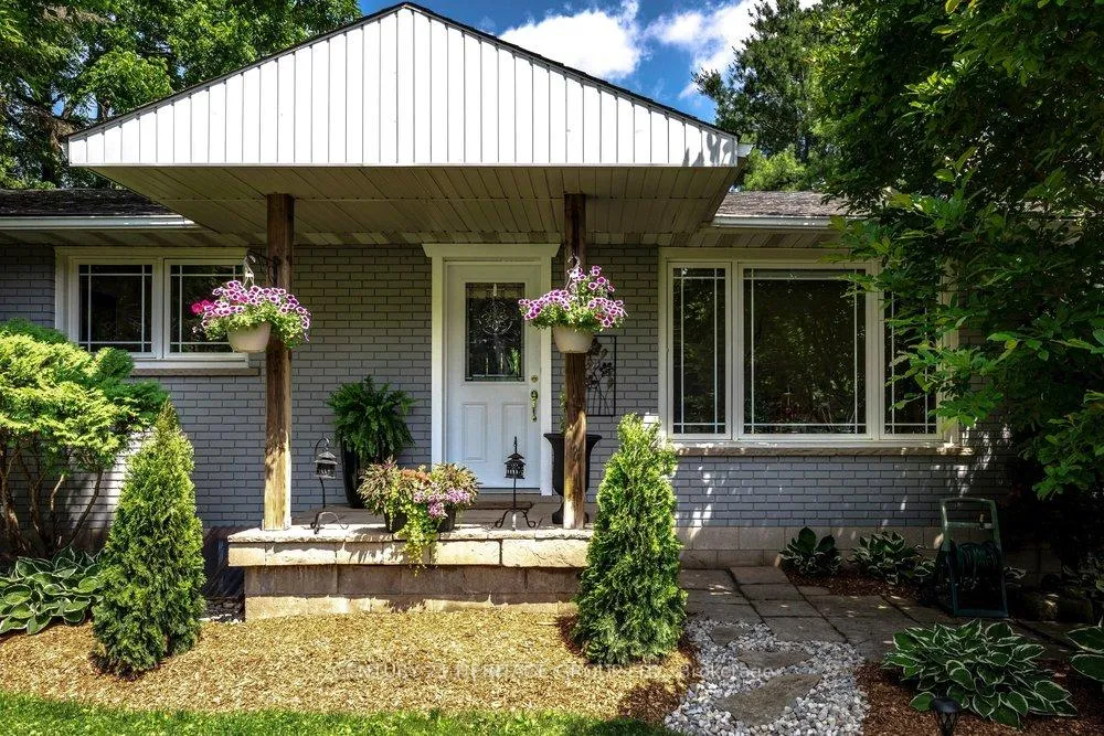 Photo 3 of 2147 Governors Road, Hamilton, Rural Flamborough — HOMEH