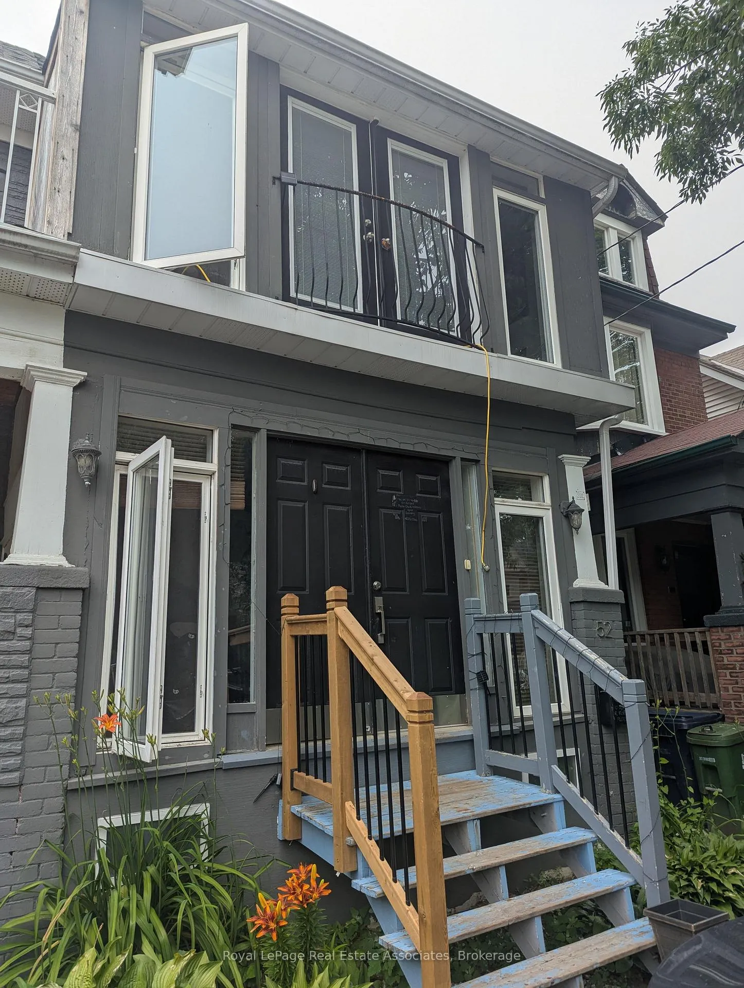 Front of Unit Mn&2nd, 52 Ashdale Avenue