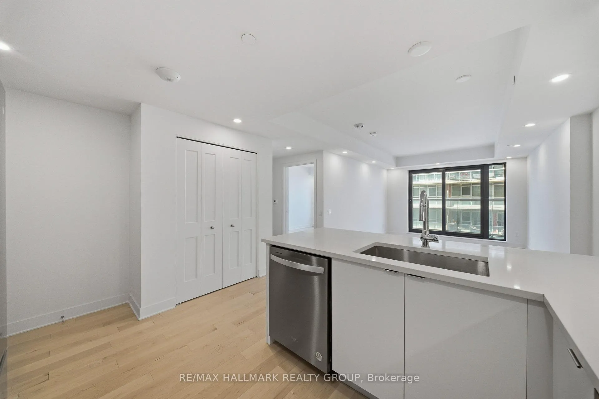 Photo 5 of Unit 1703, 180 George Street, Ottawa, Lower Town/Byward Market — HOMEH