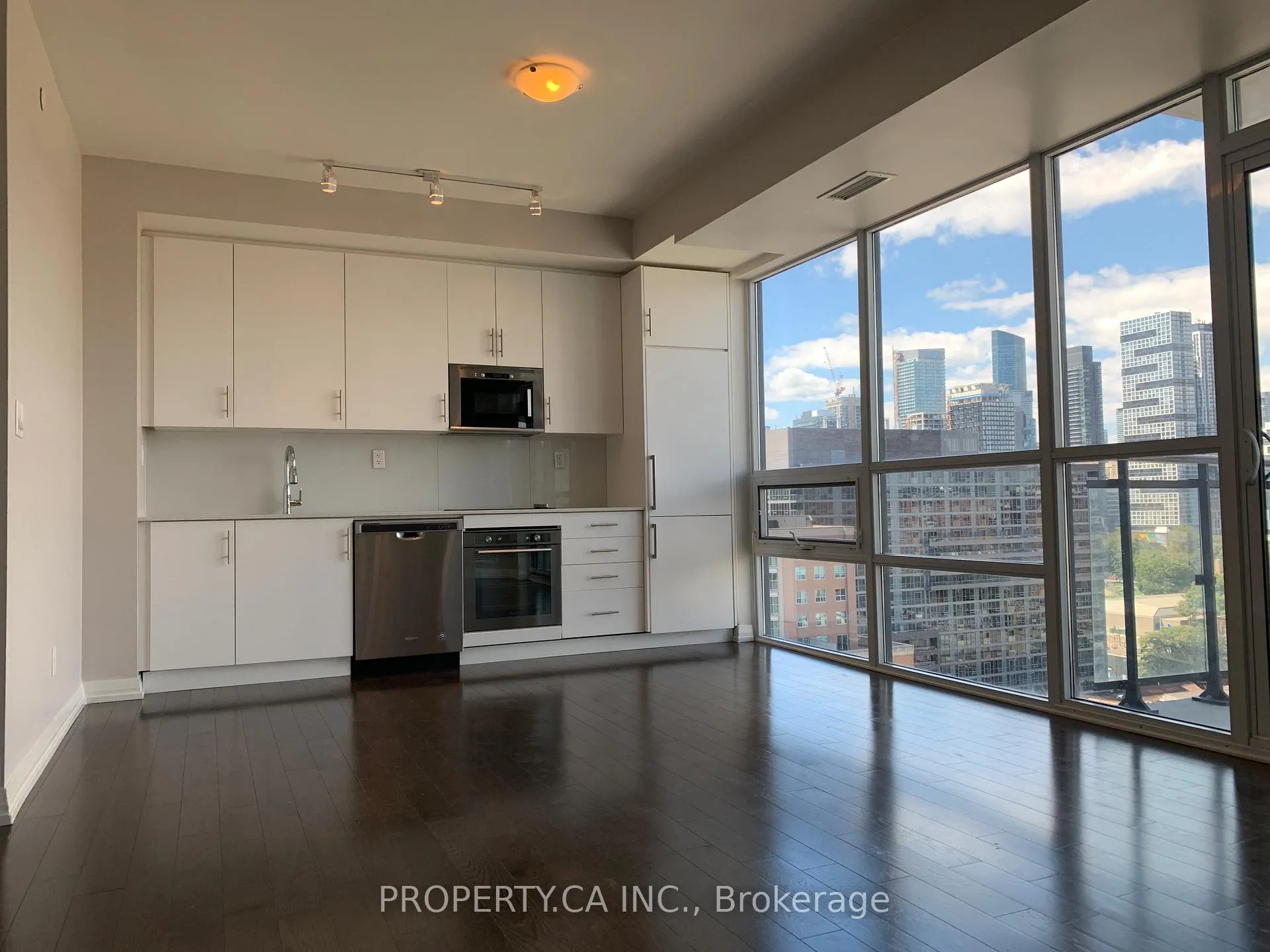 Photo 4 of Unit 1821, 460 Adelaide Street, Toronto, Moss Park — HOMEH