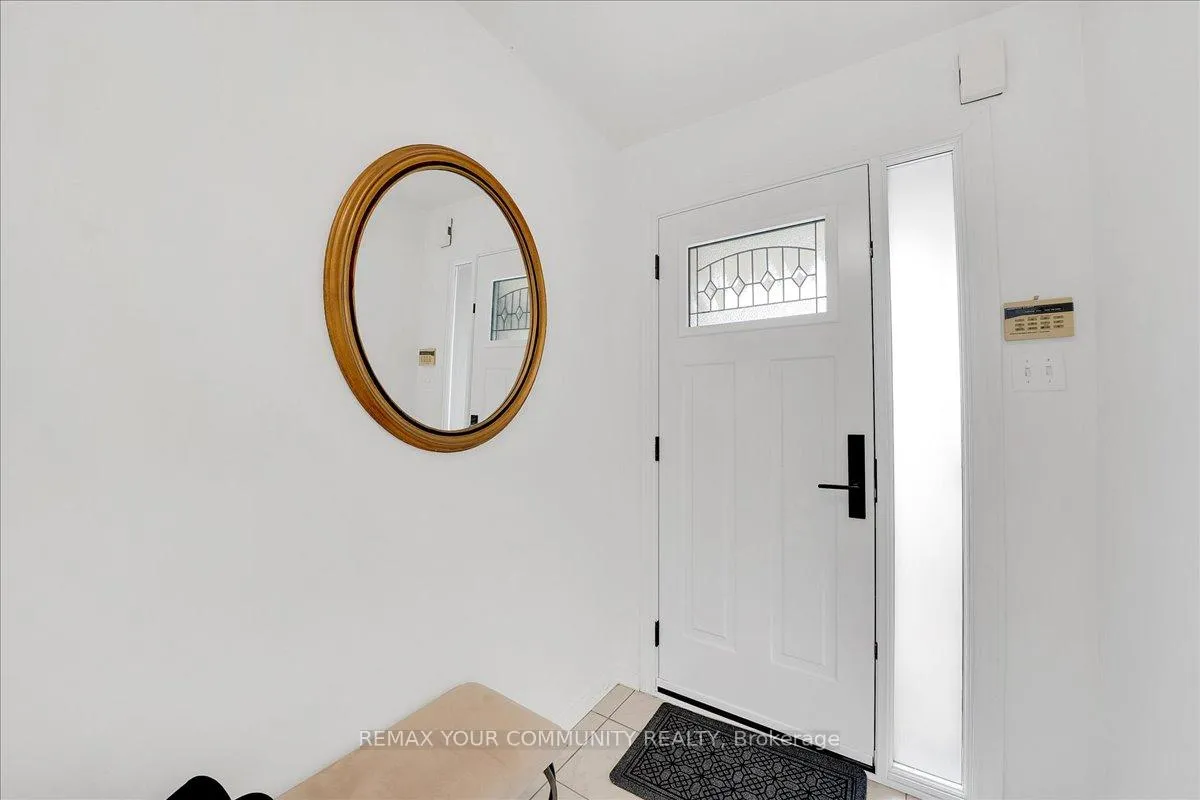 Photo 4 of 202 Matthew Drive, Vaughan, East Woodbridge — HOMEH