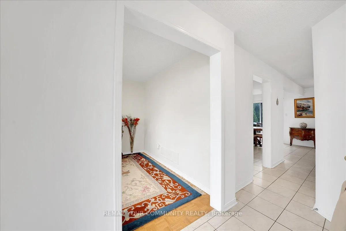 Photo 5 of 202 Matthew Drive, Vaughan, East Woodbridge — HOMEH