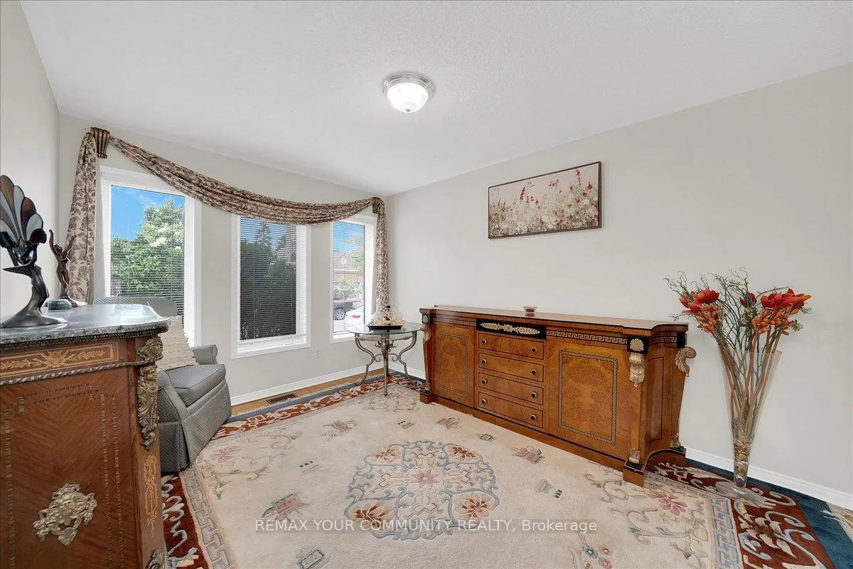 Photo 6 of 202 Matthew Drive, Vaughan, East Woodbridge — HOMEH