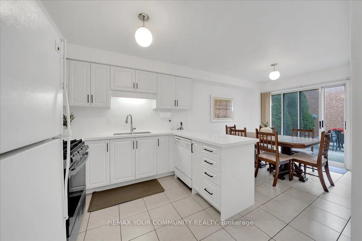 Photo 7 of 202 Matthew Drive, Vaughan, East Woodbridge — HOMEH