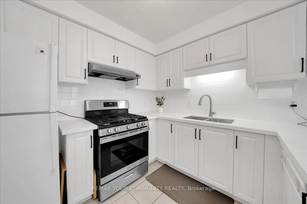 Photo 8 of 202 Matthew Drive, Vaughan, East Woodbridge — HOMEH