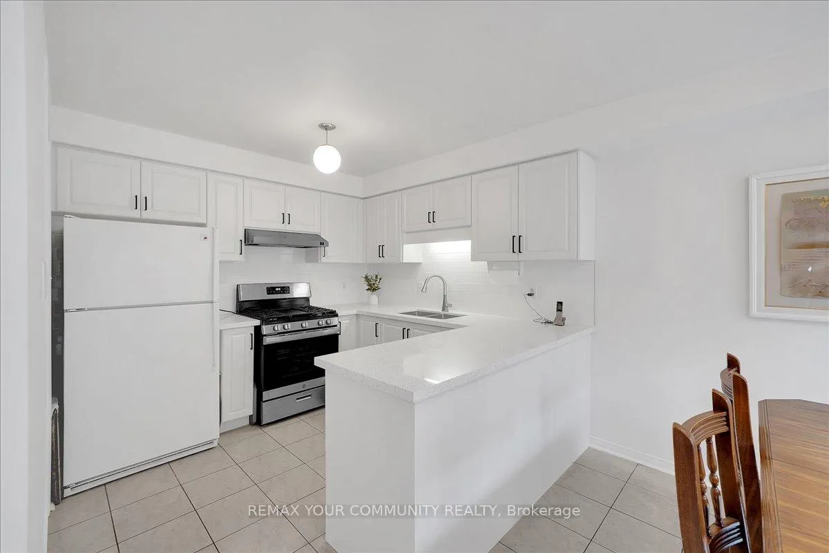 Photo 9 of 202 Matthew Drive, Vaughan, East Woodbridge — HOMEH