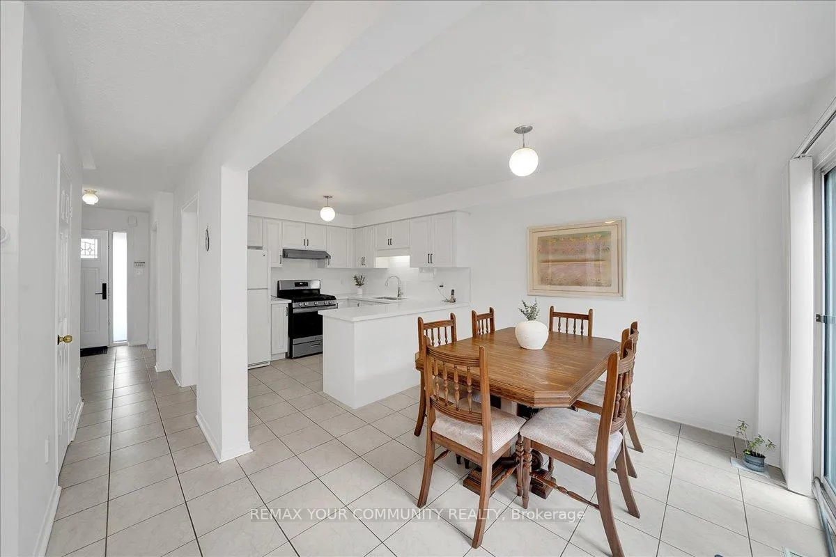 Photo 10 of 202 Matthew Drive, Vaughan, East Woodbridge — HOMEH
