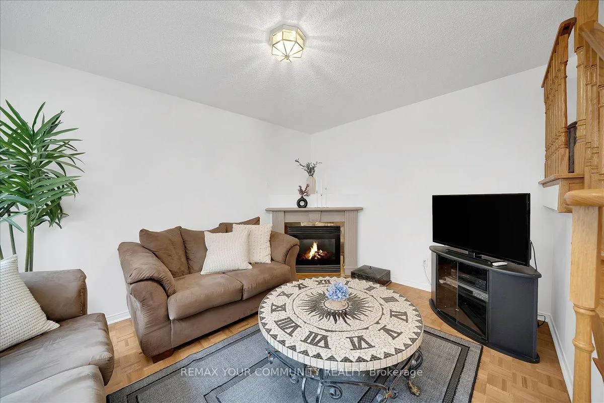 Photo 13 of 202 Matthew Drive, Vaughan, East Woodbridge — HOMEH