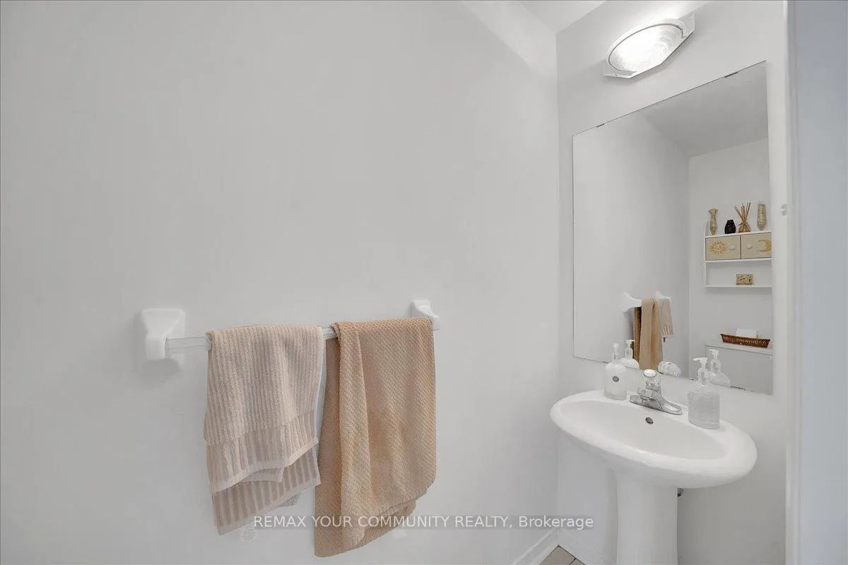 Photo 15 of 202 Matthew Drive, Vaughan, East Woodbridge — HOMEH