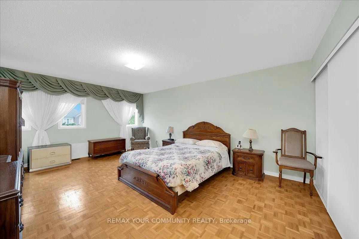 Photo 18 of 202 Matthew Drive, Vaughan, East Woodbridge — HOMEH