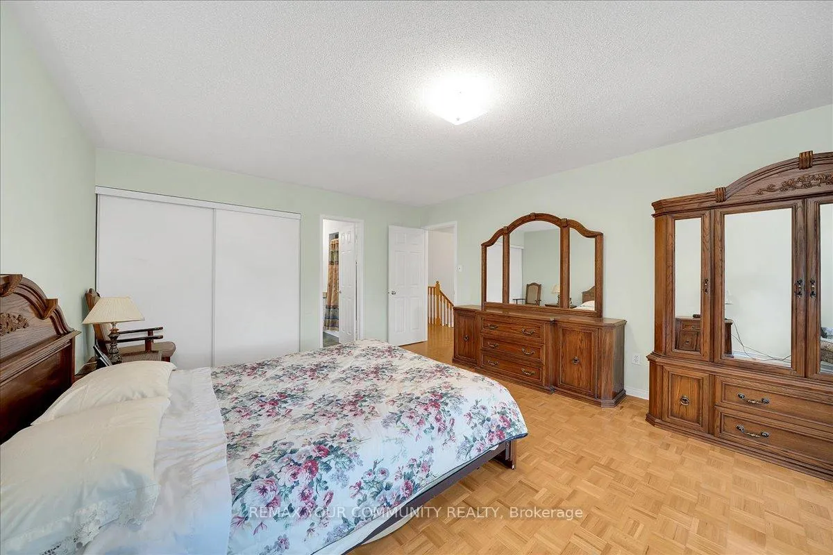 Photo 19 of 202 Matthew Drive, Vaughan, East Woodbridge — HOMEH