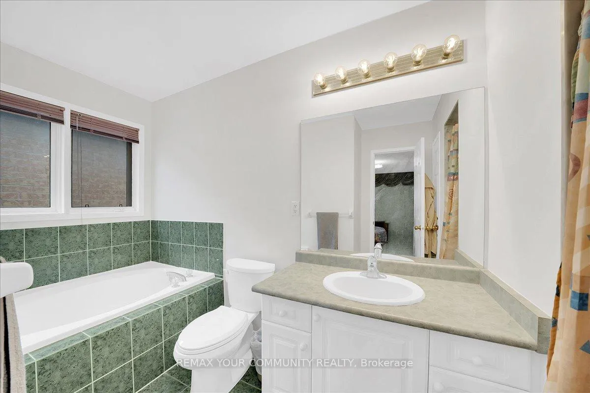 Photo 20 of 202 Matthew Drive, Vaughan, East Woodbridge — HOMEH