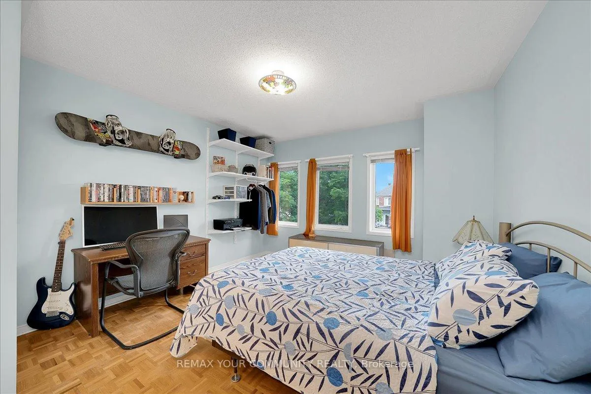 Photo 22 of 202 Matthew Drive, Vaughan, East Woodbridge — HOMEH