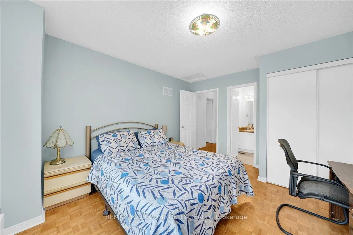 Photo 23 of 202 Matthew Drive, Vaughan, East Woodbridge — HOMEH