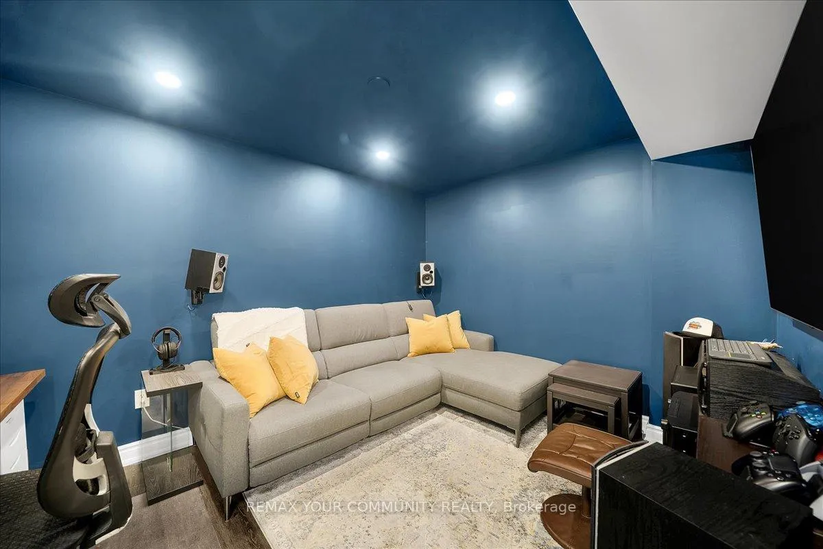 Photo 29 of 202 Matthew Drive, Vaughan, East Woodbridge — HOMEH